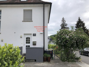 Altstadt Nähe 7 Min Fußweg über Alte Maibrücke zu Pension mit Balkon & Garten, ideal for long stay, relocation